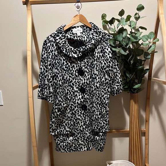 Joseph Ribkoff Jackets & Blazers - Joseph Ribkoff Oversized Leaf Design 3/4 Sleeve Crowl Neck Coat